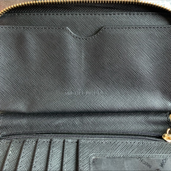 Used Michael Kors Wallet/Wristlet - Picture 4 of 4